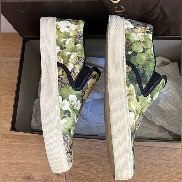 Gucci slippers.Made of canvas, Green Blooms Print flowers. - Picture 2 of 6